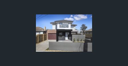 MODERN AND SPACIOUS - Photo 2