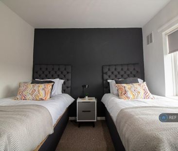 4 bedroom terraced house to rent - Photo 6