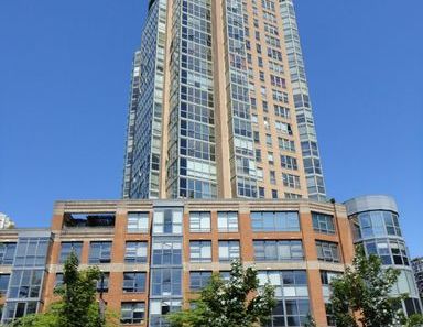 Parkview Towers | 289 Drake Street, Vancouver - Photo 1