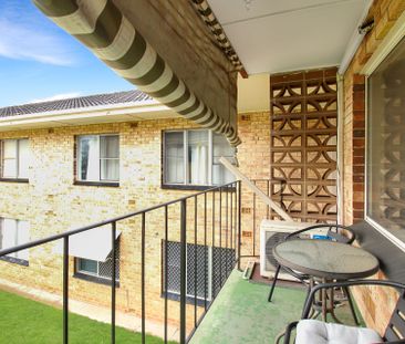 Cosy, Lovely Partly-Furnished Unit! - Photo 2