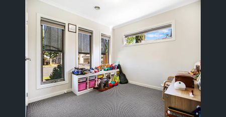 MODERN 3 BEDROOM LOW MAINTENANCE HOME - Photo 5