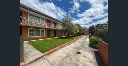 Renovated kitchen with heating and cooling - Photo 5