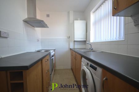 2 bedroom maisonette to rent - Photo 3