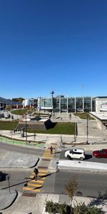 Grand 4 1/2 face métro Viau / dernier étage - Longue durée - Photo 4