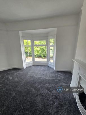 4 bedroom end of terrace house to rent - Photo 1