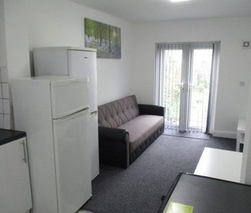 4 bedroom semi-detached house to rent - Photo 1