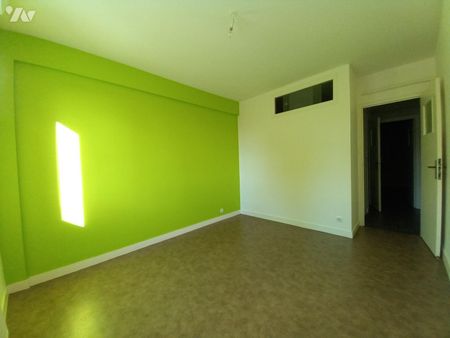 Rue de Nantes, au 1er étage. Lumineux appartement de 78 m² composé d'un salon-séjour avec BALCO... - Photo 3