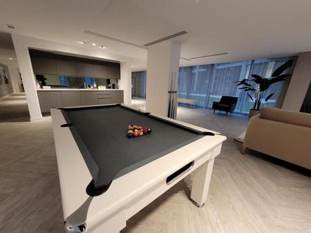 Local Crescent, Salford - Photo 2