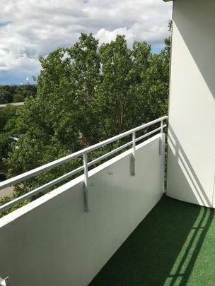 Helle Zwei-Zimmer-Wohnung mit Loggia - Photo 1