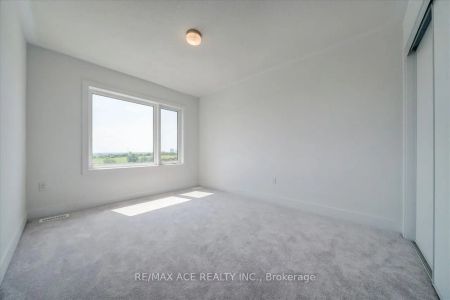 Condo Townhouse For Lease | E9033646 - Photo 4