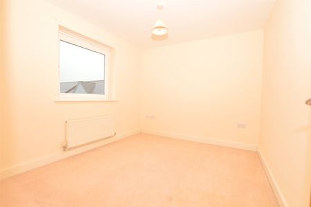 Reynolds Avenue, Redhill, Surrey, RH1 - Photo 5