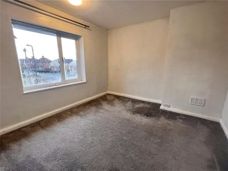 4 bedroom semi-detached house to rent - Photo 4