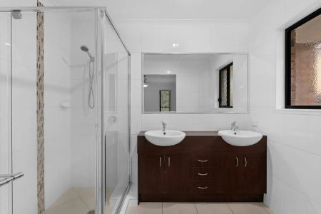 Three Living Areas - Photo 3