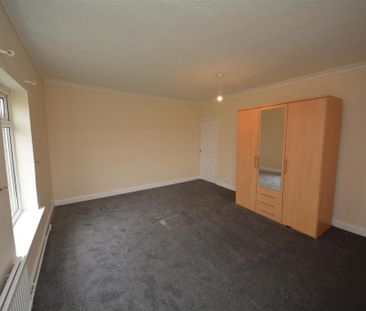 2 bedroom end of terrace house to rent - Photo 6