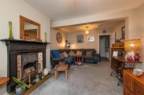 25 Antrim Road, Ballynahinch, BT24 8AN - Photo 1