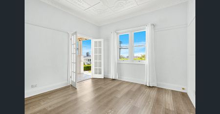 Renovated with character and class - Photo 2