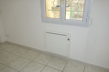 Location Appartement 1 pièce 20m² NIMES 30000 - Photo 5