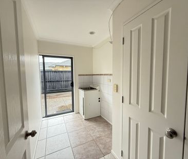 4 Bedroom Property with 2 Lounges&excl;&excl; - Photo 6