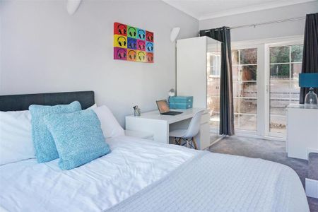 4 bedroom semi-detached house to rent - Photo 5