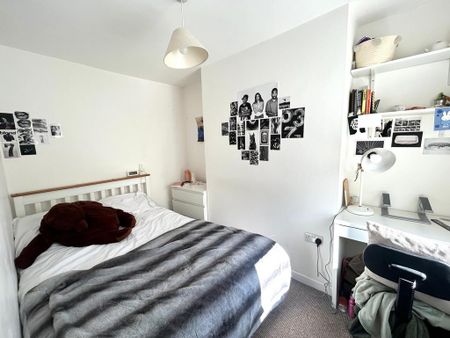 3 bedroom terraced house to rent - Photo 3