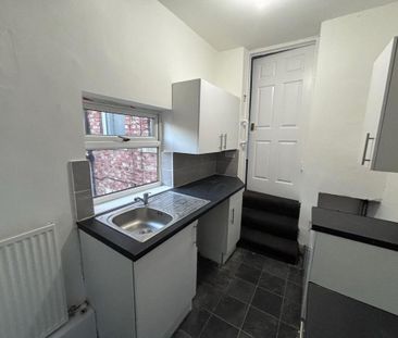 3 bedroom flat to rent - Photo 6