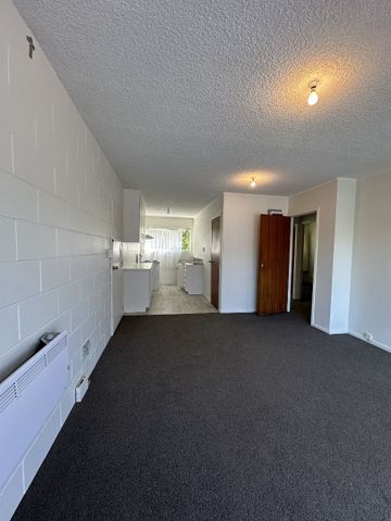 Tidy 2 bedroom Unit! - Photo 2