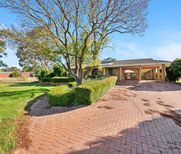 Comfortable Family Living with Plenty of Space - Photo 1