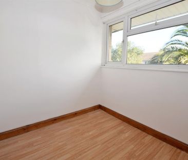 3 bedroom end of terrace house to rent - Photo 4