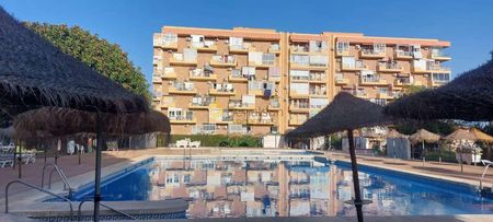 Long Season. for rent from 24.9.24 Nice apartment with side sea views in Arroyo de la Miel - Photo 2