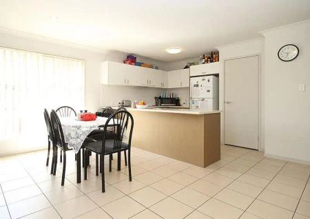 “Spacious, Well Maintained, Family Abode ** Break Lease - Benefit From Initial 3 Months' Rent Under Market Price **” - Photo 5