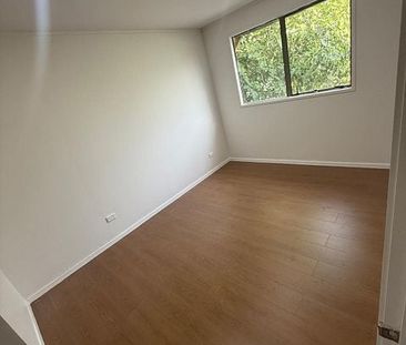 Spacious Family Living in Prime Opaheke - Photo 2