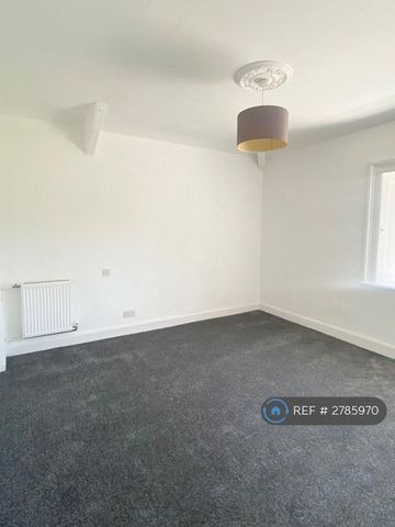 4 bedroom semi-detached house to rent - Photo 4