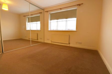 2 bedroom end of terrace house to rent - Photo 2