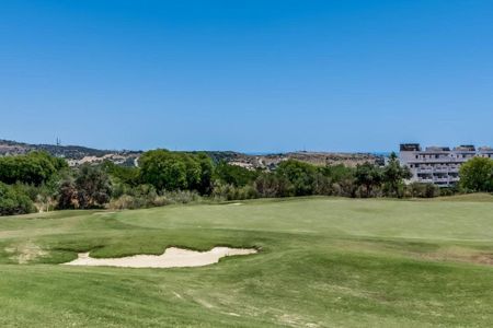 2 bedroom luxury Apartment for rent in Estepona, Andalusia - Photo 5