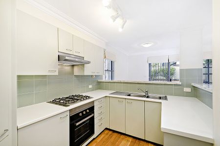 Simply Stunning - Well presented town home in sought after location - Photo 4