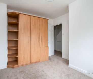 Campsey Road, RM9 - Photo 4