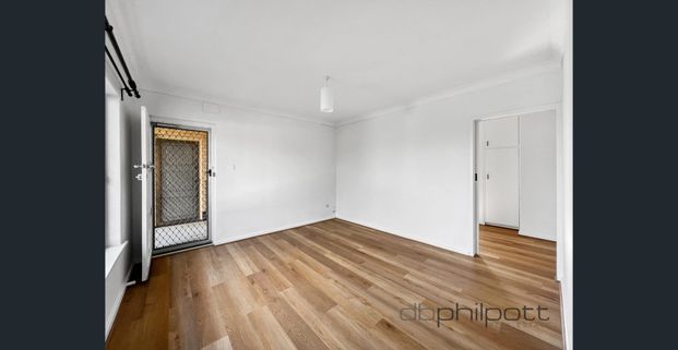 Renovated 2 Bedroom Unit - Photo 1