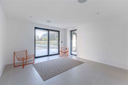 Stunning coastal new build house overlooking Pett Level Beach with panoramic sea views - Photo 3