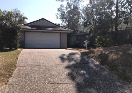 Contemporary Family Home in Oxenford. - Photo 4