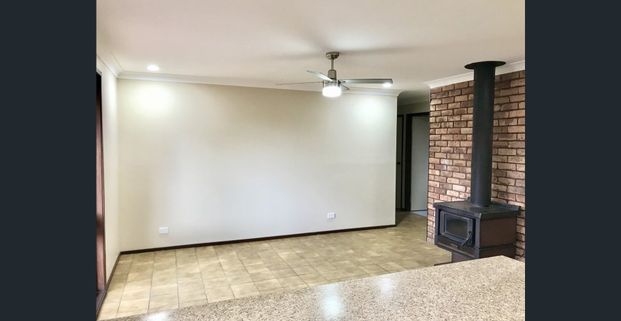 SPACIOUS FAMILY HOME IN A PRIME LOCATION - Photo 1