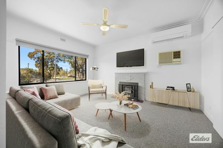 Freshly Renovated, Low-Maintenance Living - Photo 2