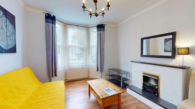 4 bedroom terraced house to rent - Photo 1