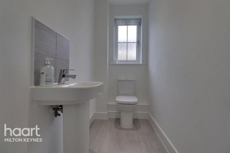 4 bedroom detached house to rent - Photo 2