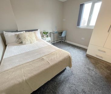 5 bedroom terraced house to rent - Photo 4