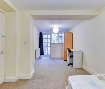 1 bedroom in a house share to rent - Photo 4