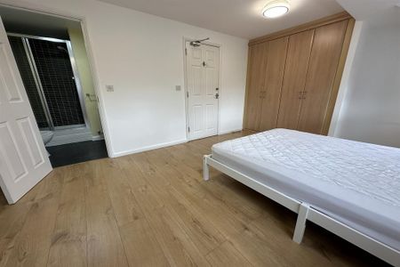 1 bedroom in a house share to rent - Photo 4