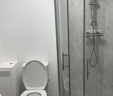 1 bedroom in a house share to rent - Photo 6