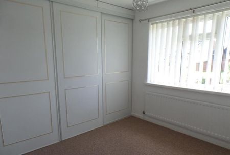 3 bedroom semi-detached house to rent - Photo 2