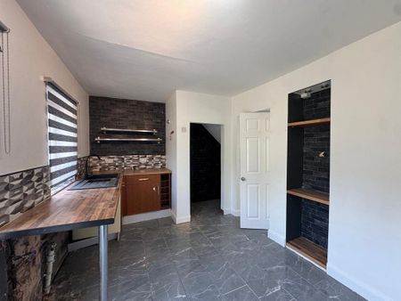 3 bedroom semi-detached house to rent - Photo 4