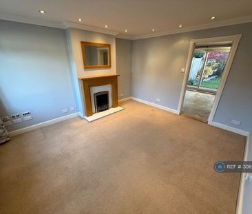 3 bedroom semi-detached house to rent - Photo 1